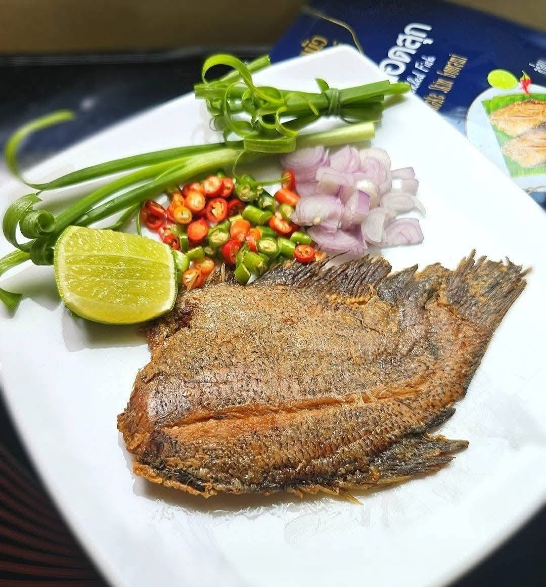 Fried Pickled Snake Skin Gourami Fish ปลาร้าสลิดทอดสุก image 1